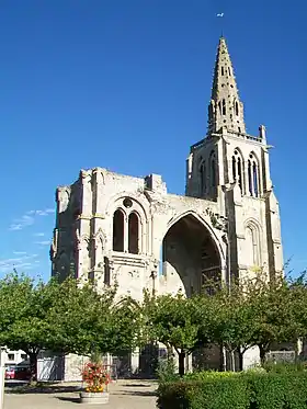 Ruines de la collégiale Saint-Thomas, rue de la Hante ; vue depuis le sud-est.