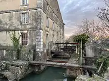 Moulin sur le canal de Craponne