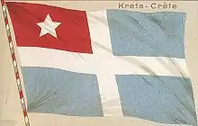 dessin d'un drapeau : bleu avec une croix blanche ; le quart gauche en haut est rouge avec une étoile blanche