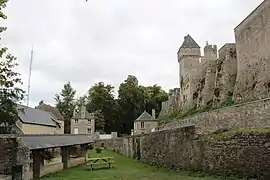 Les remparts du château.