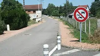 Rue interdite à tous les véhicules à moteur
