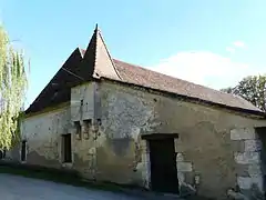 Le vieux Castel, actuel chai du domaine de Tiregand.