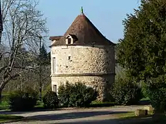 Le pigeonnier du château du Roc.