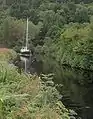 Yacht circulant sur le canal