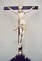 Crucifix en bois et ivoire, école française classique XVIIe siècle, noter le crâne, symbole et sens de Golgotha et de la vanité du monde.