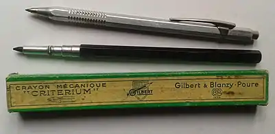 Criterium 2603 et crayon mécanique en bois.