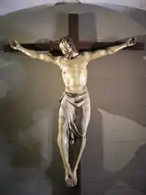 Crucifix en bois polychrome