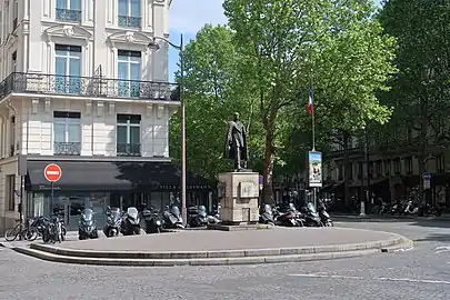 Croisement avec le boulevard Haussmann.