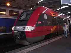 TGV et TER gare de Nîmes.