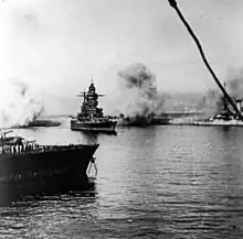 Le croiseur de bataille Strasbourg appareille sous le feu de la Royal Navy.
