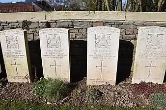 Tombes de soldats du Manchester Regiment tombés le 28 mars 1917.