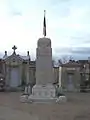 Le monument aux morts au cimetière.