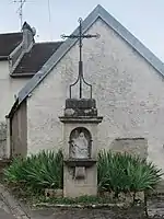 La croix-oratoire Notre-Dame de Pitié.