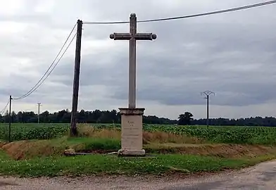 Croix à l'entrée du village.