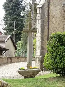 Croix de l’église au sud-est.