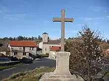 calvaire et vue sur le village