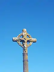 Croix (calvaire) du village de L'Estomble, à Saint-Sauves-d'Auvergne