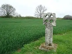 Croix percée, Neaufles-Saint-Martin