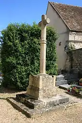 Croix de cimetière de Puiseux-Pontoise