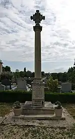 La croix du cimetière.