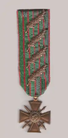 Croix de guerre 1914-1918 avec 4 palmes.