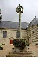 Croix de l'Église Saint-Cyr