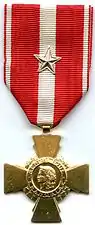Une croix de la valeur militaire avec une étoile d'argent