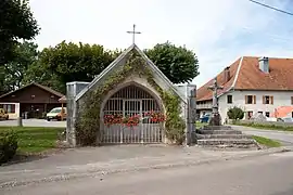 Croix de la chapelle de Goux-les-Usiers