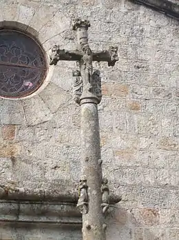 Le Crestet (Ardèche) fût et croisillons écotés.