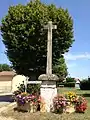 Croix de la place de Chânes.