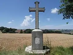 Croix du chemin Saint-Germain, près du stade.