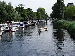 Le Boezem enjambé par le pont de Crooswijksebrug.