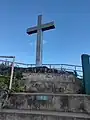 Croix au sommet du parc Lalsavunga, près de Aizawl, Mizoram, Inde.