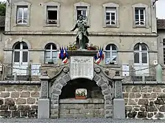 Le monument aux morts.