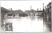 La gare de Melun-Ville, la grue et les rames sous les eaux lors de la crue de 1910