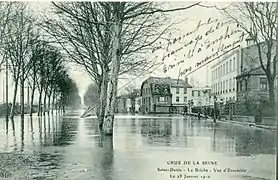 Les inondations de 1910 furent désastreuses pour le tramway, comme l'indique la légende de cette carte prise au début du boulevard Foch.