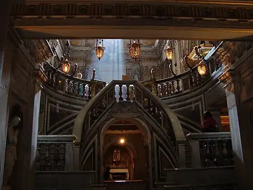 L'escalier de la crypte