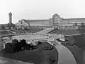 1851 préfabrication en série d'éléments architecturaux à assembler pour constituer l'architecture du Crystal Palace, conçu par le jardinier Joseph Paxton pour l'Exposition universelle de 1851, à Londres : le palais est démonté puis remonté en banlieue en 1854.