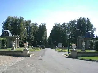 Allée du château.