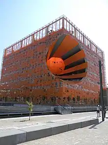 Le Cube Orange