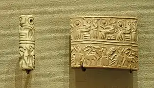 Sceau-cylindre avec son empreinte : scènes de culte et figures mythologiques.