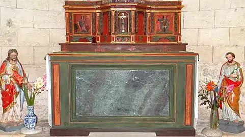 Maître-autel et tabernacle.