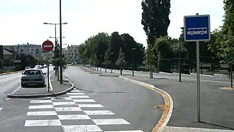 Exemple d’utilisation du panneau C6 sur une halte routière (plusieurs quais)