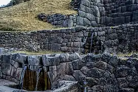 Fontaines étagées de l'époque incaïque à Cuzco.
