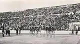 Cyclistes acrobates allemands lors de l'ouverture des Jeux.