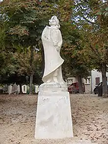 Statue de Cyrano de Bergerac, place de la Myrpe.