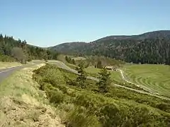 Plus bas la route du début de l’ascension du col du Pendu, sur son versant sud.