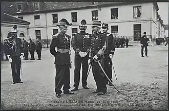 Alfred Dreyfus réhabilité et décoré à l'École militaire.
