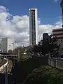 La tour vue de la gare de Puteaux.