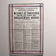 Affiche concernant les mesures de protection contre les effets des bombardements aériens.